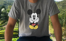 Cargar imagen en el visor de la galería, Mickey Sentado Hombre